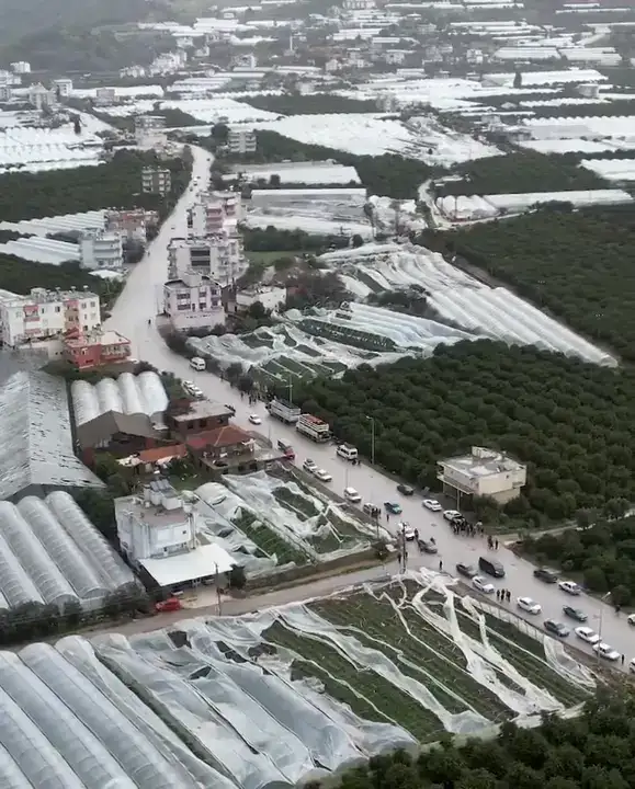 Kumluca’da Sel ve Hortumun Yaraları Sarılıyor mu? 2